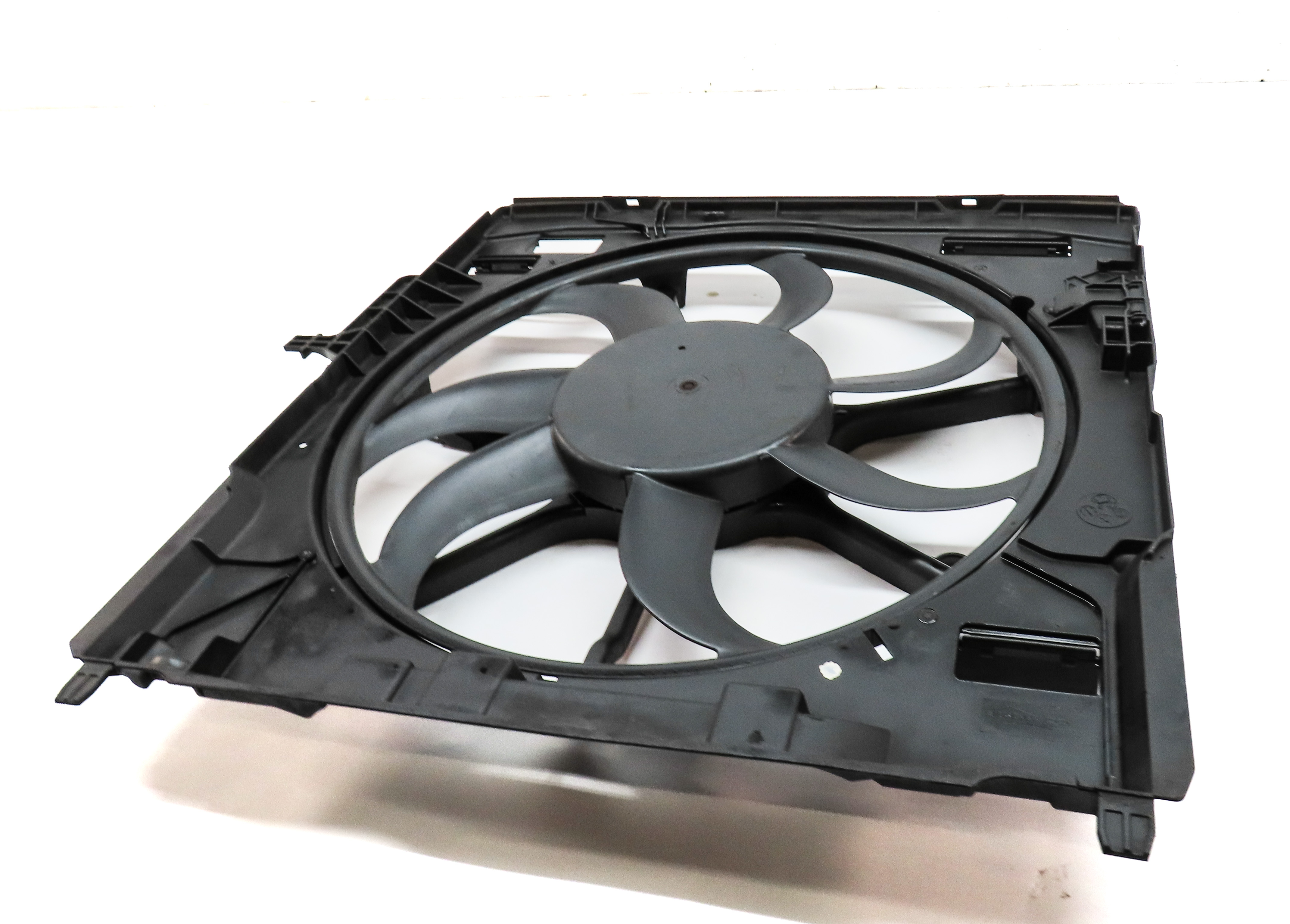2007-2010 BMW X5 (E70) RADIATIOR COOLING FAN MOTOR w/ SHROUD (600 WATT) — exact item pictured